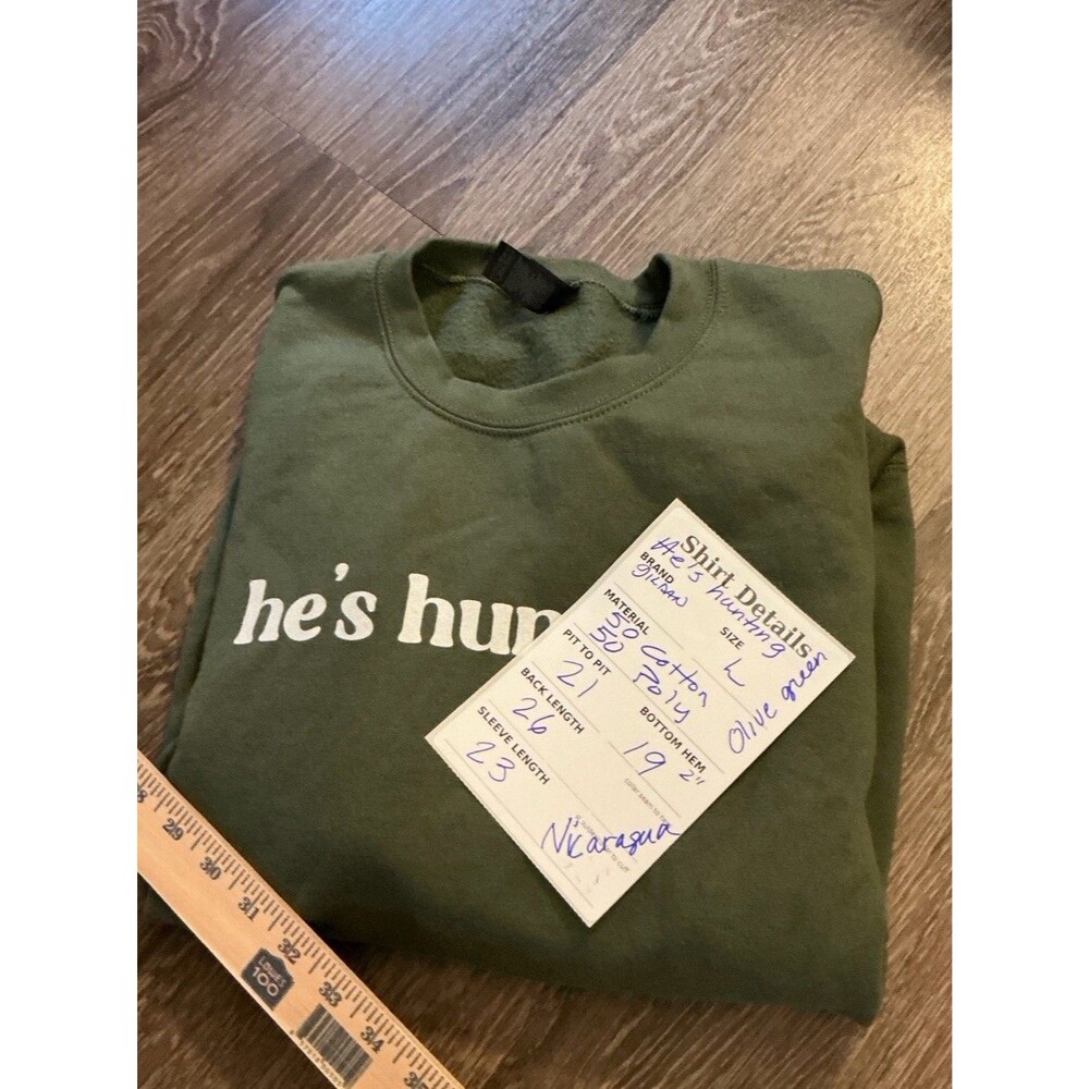 “He's Hunting” GIlden large Olive Green Like New 50/50 Cotton Poly